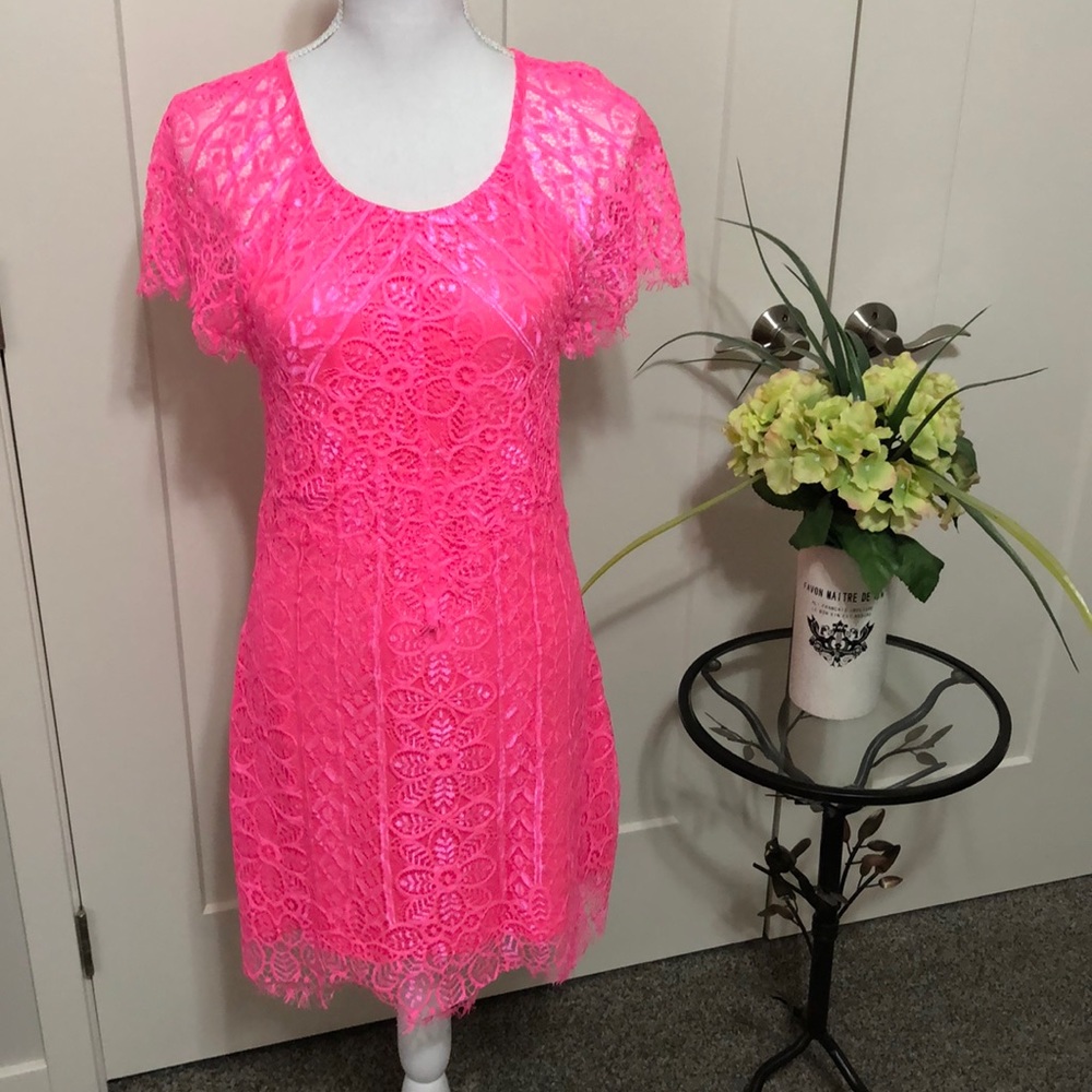 NWT Signature 8 Neon Pink Lace Dress M!